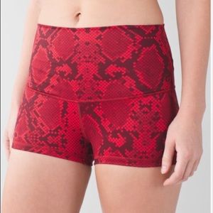 Lululemon boogie roll down short size 10